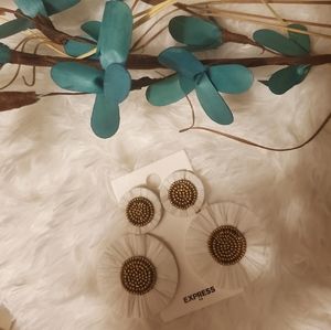 Gorgeous White Fan Drop Earrings..🤍